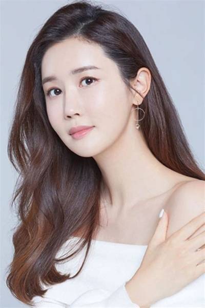 Lee Da-Hae - Net Worth, Age, Height, Birthday, Bio, Wiki!