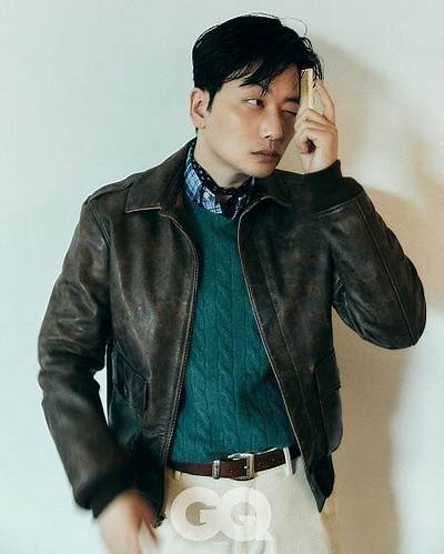 Lee Dong-Hwi - Net Worth, Age, Height, Birthday, Bio, Wiki!