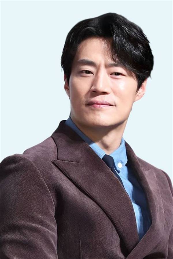 Lee Duck-Hee Net Worth, Age, Height, Bio, Birthday, Wiki!
