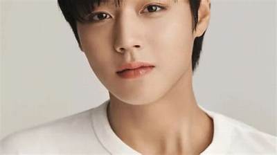 Lee Hoon Net Worth, Age, Height, Bio, Birthday, Wiki!