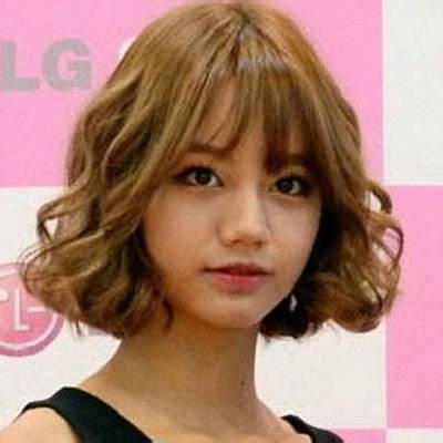 Lee Hyeri - Net Worth, Age, Height, Birthday, Bio, Wiki!
