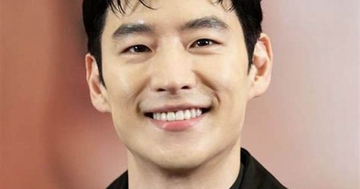 Lee Je-Hoon Net Worth, Age, Height, Bio, Birthday, Wiki!
