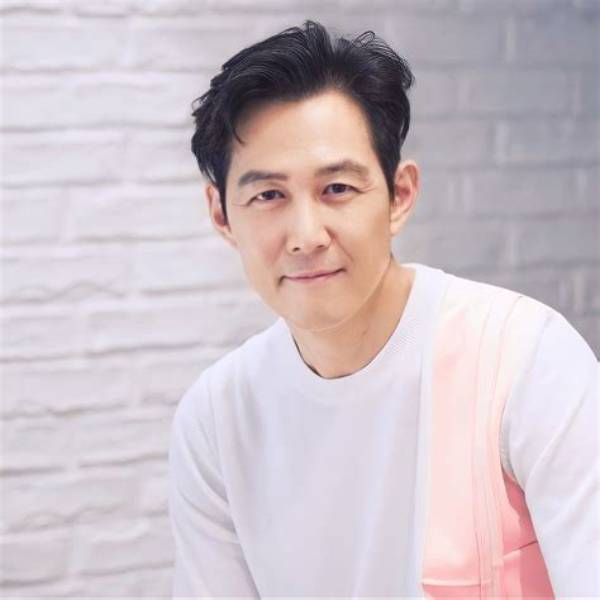Lee Jung-Shik - Net Worth, Age, Height, Birthday, Bio, Wiki!