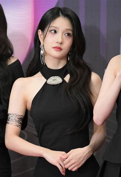 Lee Seo-Yeon Net Worth 2024, Age, Height, Bio, Birthday, Wiki!