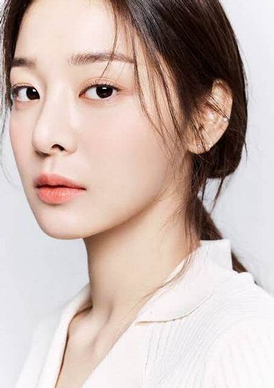 Lee Seol-Ah - Net Worth, Age, Height, Birthday, Bio, Wiki!