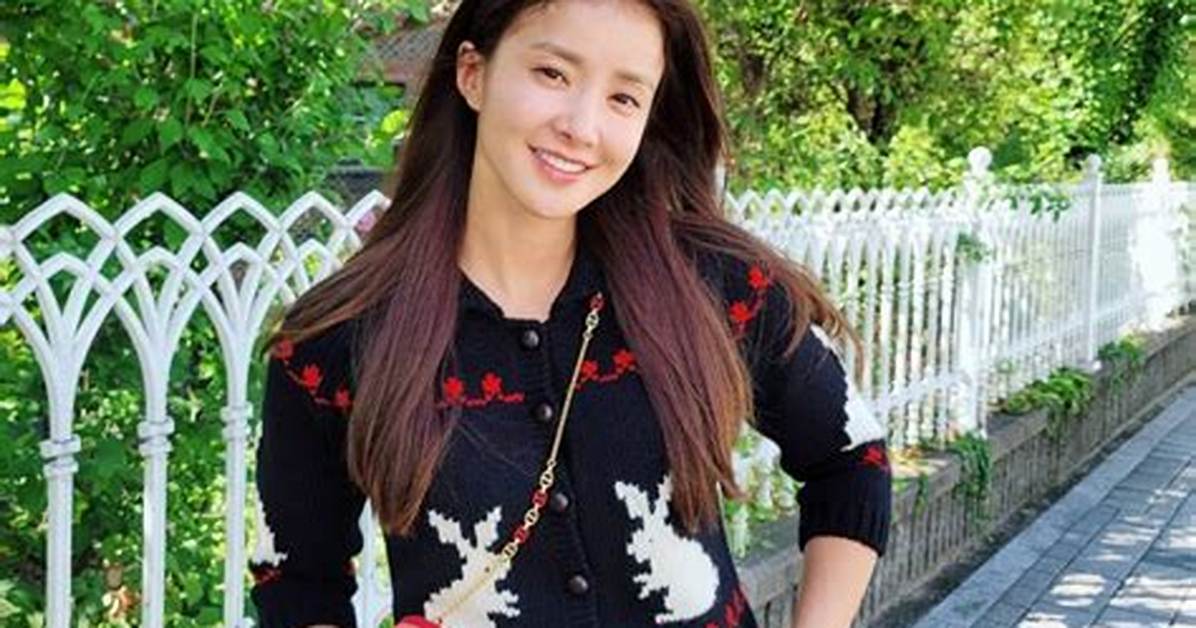 Lee Si-Yeon Net Worth 2024, Age, Height, Bio, Birthday, Wiki!