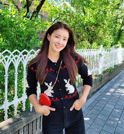 Lee Si-Yeon Net Worth 2024, Age, Height, Bio, Birthday, Wiki!