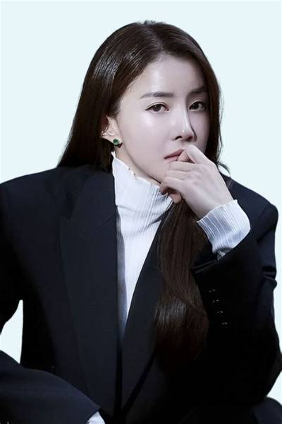 Lee Si-Young - Net Worth, Age, Height, Birthday, Bio, Wiki!