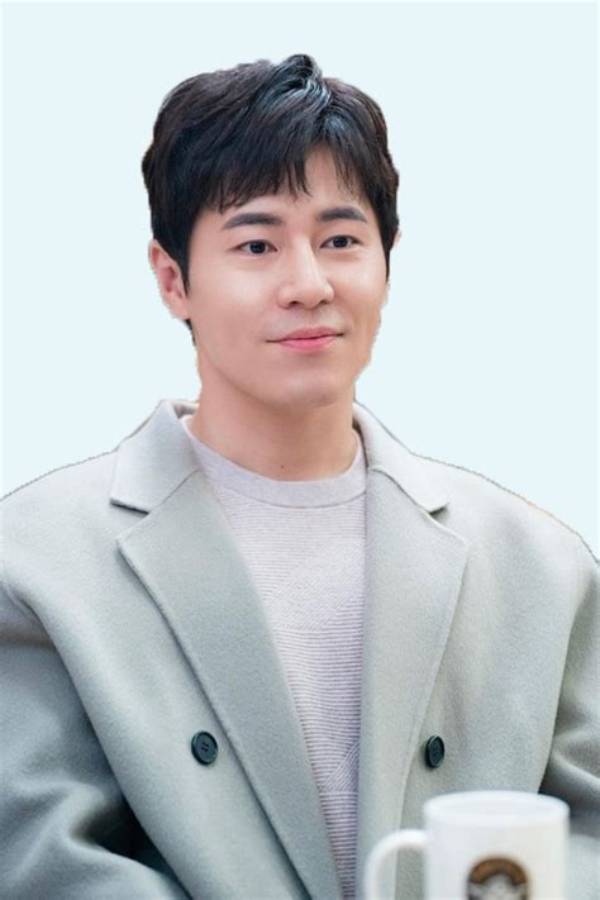 Lee Yong-Kyu Net Worth, Age, Height, Bio, Birthday, Wiki!