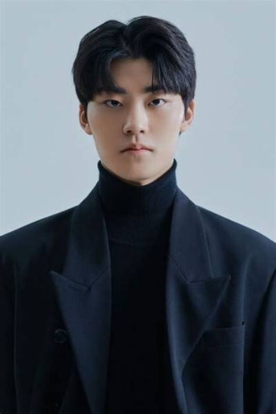 Lee Yoo-Jin - Net Worth, Age, Height, Birthday, Bio, Wiki!