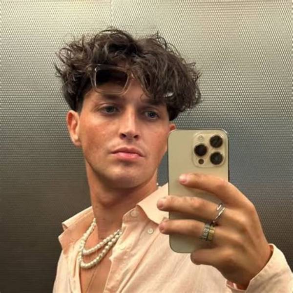 Leo Mahalo Net Worth, Age, Height, Bio, Birthday, Wiki!