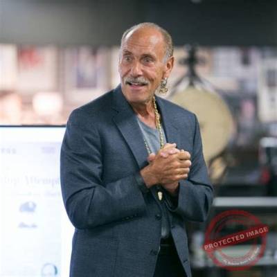 Les Gold Net Worth, Age, Height, Bio, Birthday, Wiki!