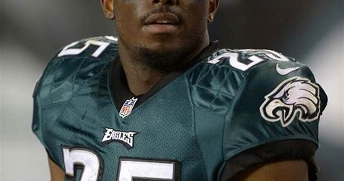 Lesean Mccoy Net Worth, Age, Height, Bio, Birthday, Wiki!