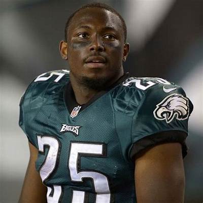 Lesean Mccoy Net Worth, Age, Height, Bio, Birthday, Wiki!