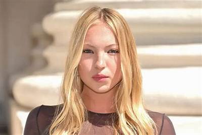 Lila Moss Net Worth, Age, Height, Bio, Birthday, Wiki!