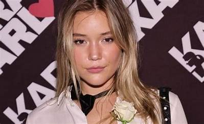 Lili Hayes Net Worth, Age, Height, Bio, Birthday, Wiki!