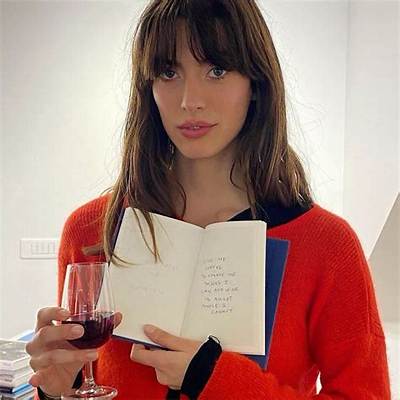 Lilla Zuckerman - Net Worth, Age, Height, Birthday, Bio, Wiki!