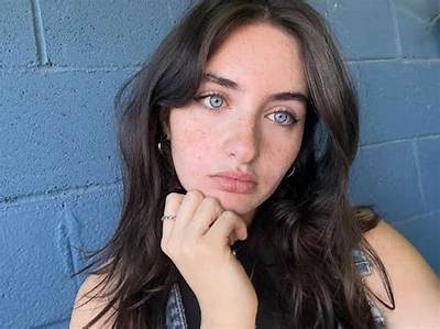 Lilly Kruk - Net Worth, Age, Height, Birthday, Bio, Wiki!