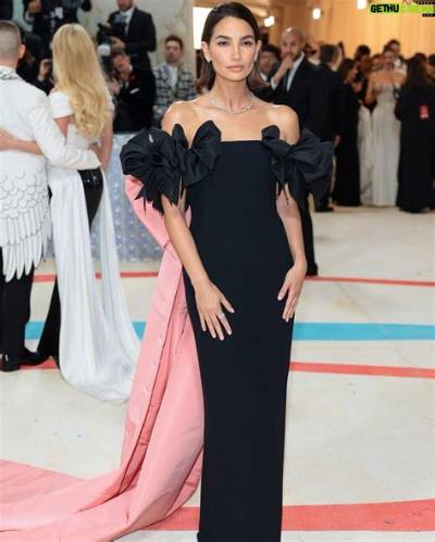 Lily Aldridge Net Worth, Age, Height, Bio, Birthday, Wiki!