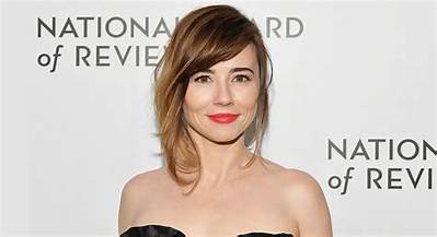 Linda Cardellini Net Worth, Age, Height, Bio, Birthday, Wiki!