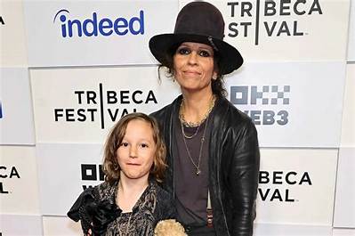 Linda Perry Net Worth 2024, Age, Height, Bio, Birthday, Wiki!