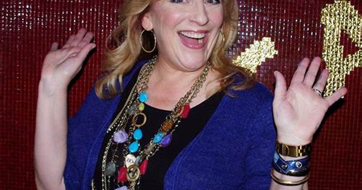 Lisa Lampanelli - Net Worth, Age, Height, Birthday, Bio, Wiki!