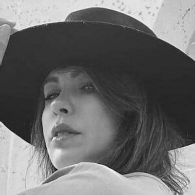 Liz Besanson - Net Worth, Age, Height, Birthday, Bio, Wiki!