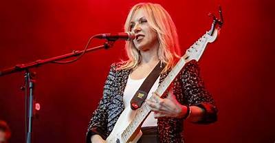 Liz Phair Net Worth, Age, Height, Bio, Birthday, Wiki!