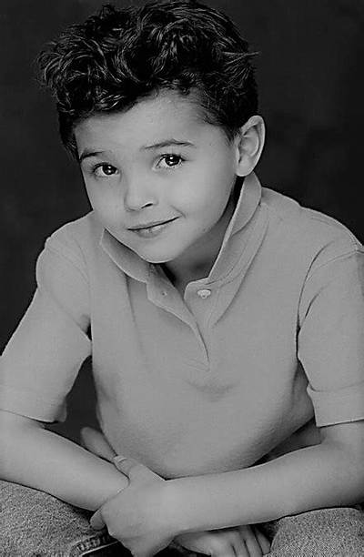 Logan Grove Net Worth, Age, Height, Bio, Birthday, Wiki!