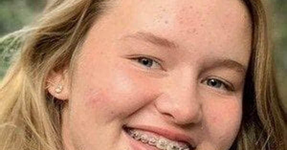 Lola Holderness - Net Worth, Age, Height, Birthday, Bio, Wiki!