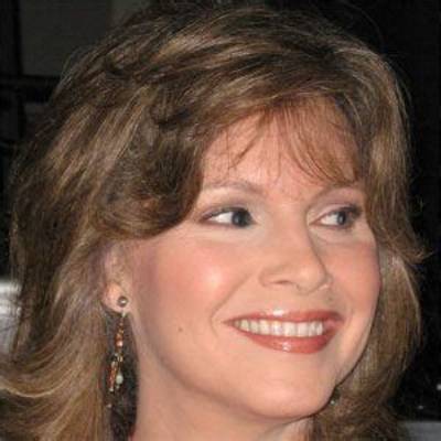 Lorianne Crook Net Worth, Age, Height, Bio, Birthday, Wiki!