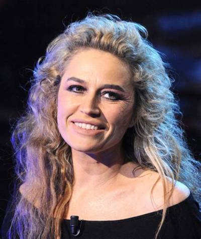 Lory Del Santo Net Worth, Age, Height, Bio, Birthday, Wiki!