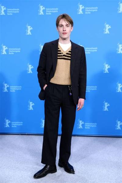 Louis Hofmann - Net Worth, Age, Height, Birthday, Bio, Wiki!