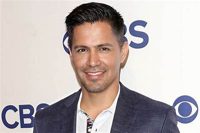 Luis Hernandez - Net Worth, Age, Height, Birthday, Bio, Wiki!