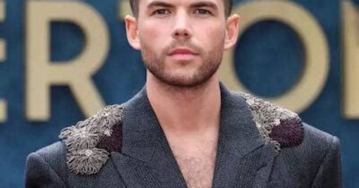 Luke Newton Net Worth, Age, Height, Bio, Birthday, Wiki!
