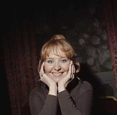 Lulu's Channel - Net Worth, Age, Height, Birthday, Bio, Wiki!