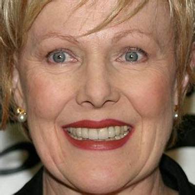 Lynn Kelly - Net Worth, Age, Height, Birthday, Bio, Wiki!