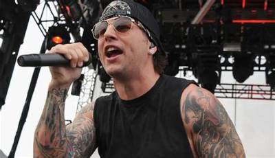 M. Shadows Net Worth, Age, Height, Bio, Birthday, Wiki!