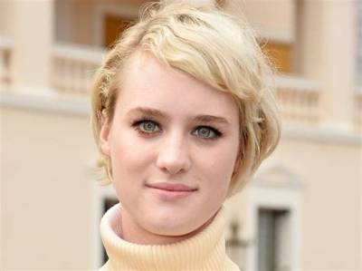 Mackenzie Davis - Net Worth, Age, Height, Birthday, Bio, Wiki!