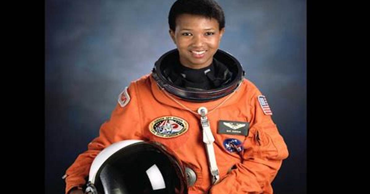 Mae Col - Net Worth, Age, Height, Birthday, Bio, Wiki!