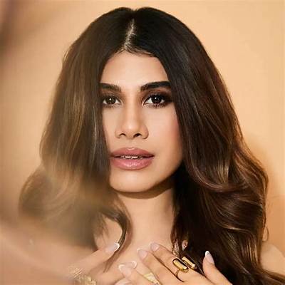 Malvika Sitlani - Net Worth, Age, Height, Birthday, Bio, Wiki!