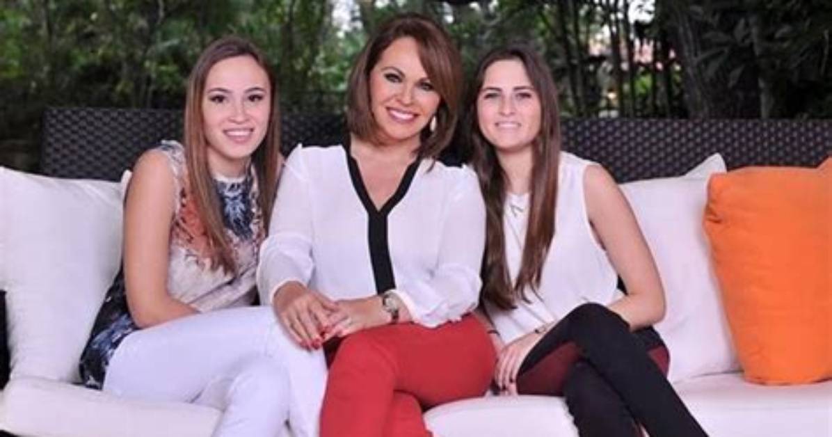 Maria Elena Salinas Net Worth, Age, Height, Bio, Birthday, Wiki!
