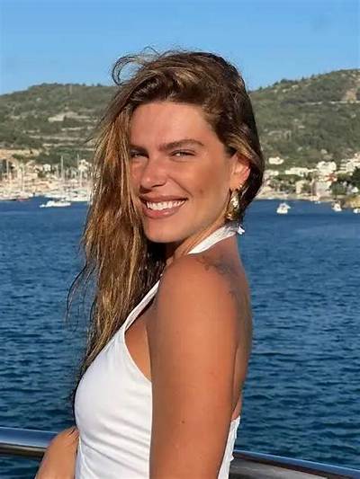 Mariana Goldfarb - Net Worth, Age, Height, Birthday, Bio, Wiki!