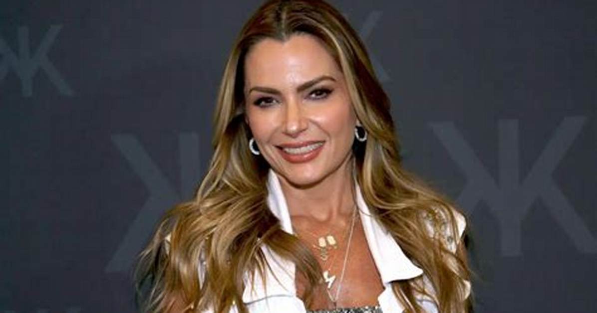Martha Julia - Net Worth, Age, Height, Birthday, Bio, Wiki!