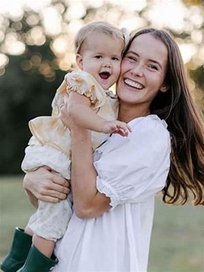 Mary Kate Robertson Net Worth, Age, Height, Bio, Birthday, Wiki!
