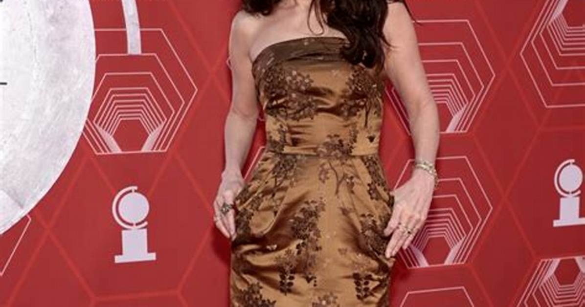 Mary-Louise Parker Net Worth, Age, Height, Bio, Birthday, Wiki!