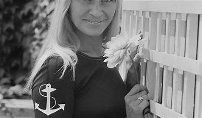 Mary Travers - Net Worth, Age, Height, Birthday, Bio, Wiki!