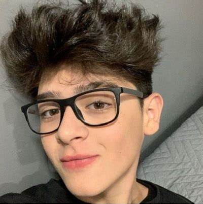 Max Valenzuela - Net Worth, Age, Height, Birthday, Bio, Wiki!