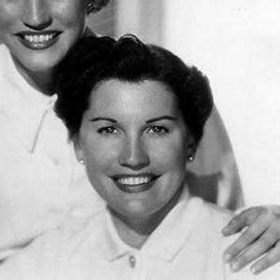 Maxene Andrews Net Worth, Age, Height, Bio, Birthday, Wiki!