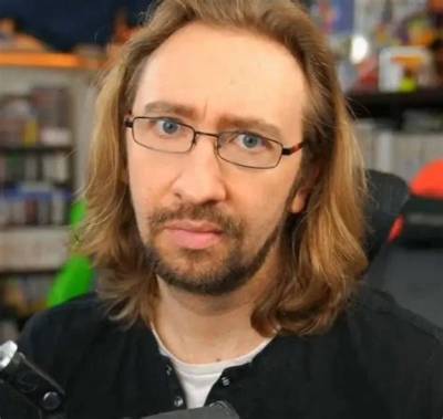 Maximilian Dood Net Worth, Age, Height, Bio, Birthday, Wiki!